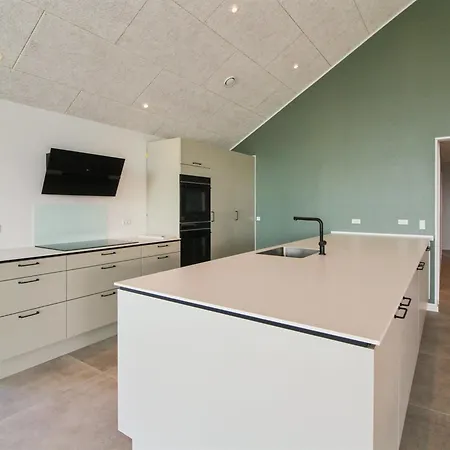 Straale - 50m From The Sea By Interhome